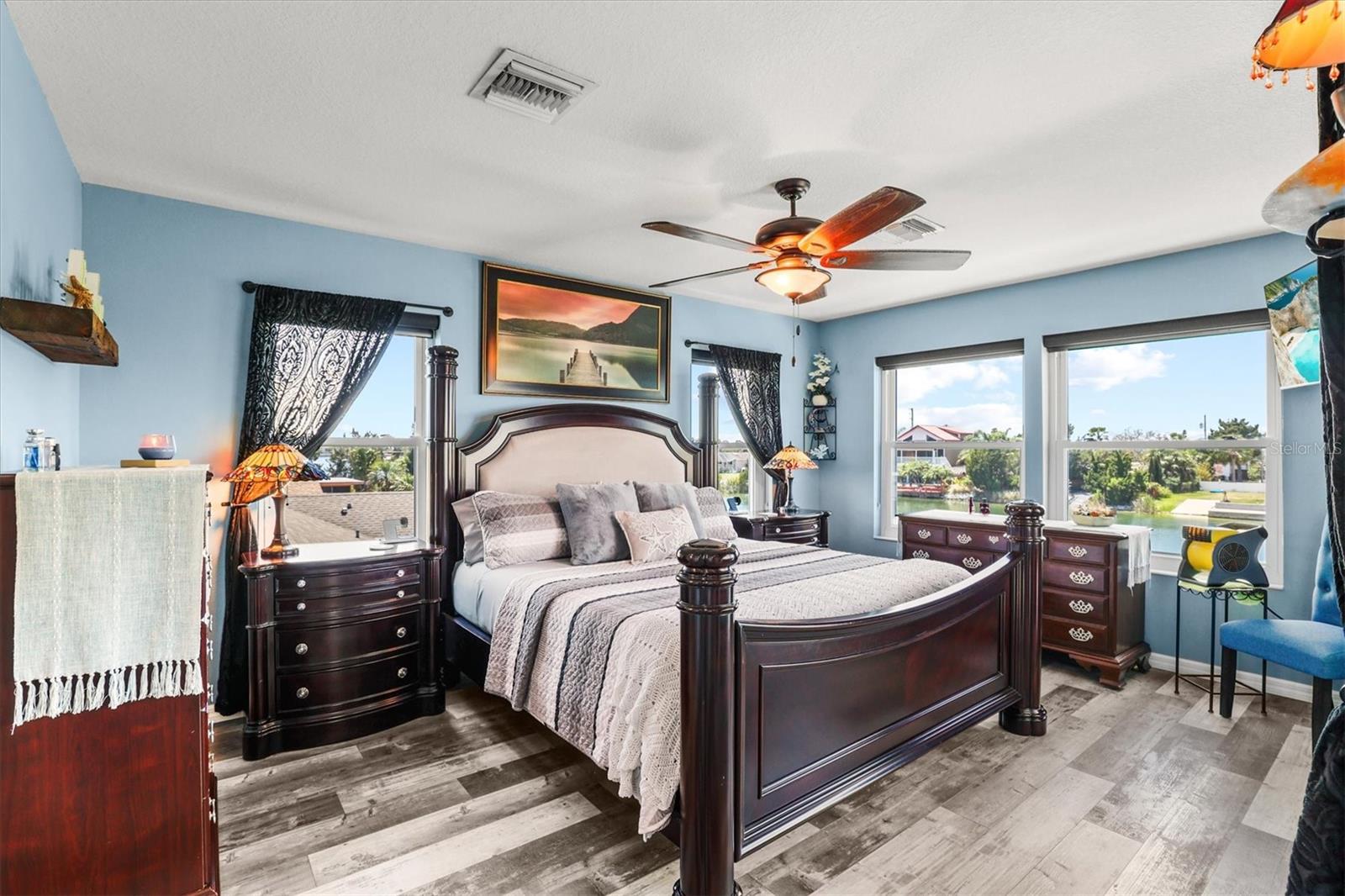 Listing photo id 30 for 3351 Poinsettia Drive