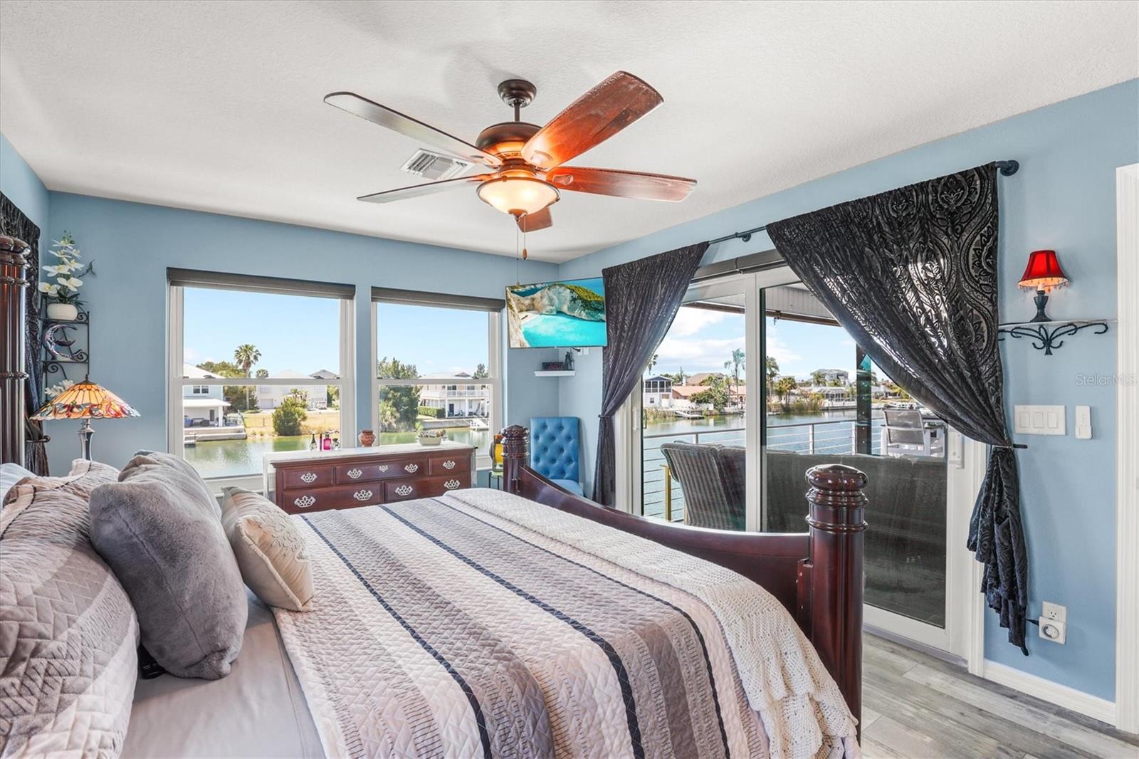 Listing photo id 31 for 3351 Poinsettia Drive