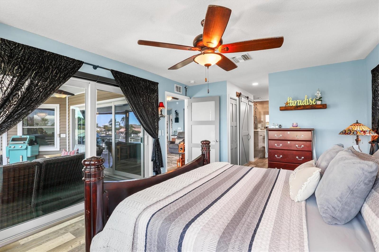 Listing photo id 32 for 3351 Poinsettia Drive