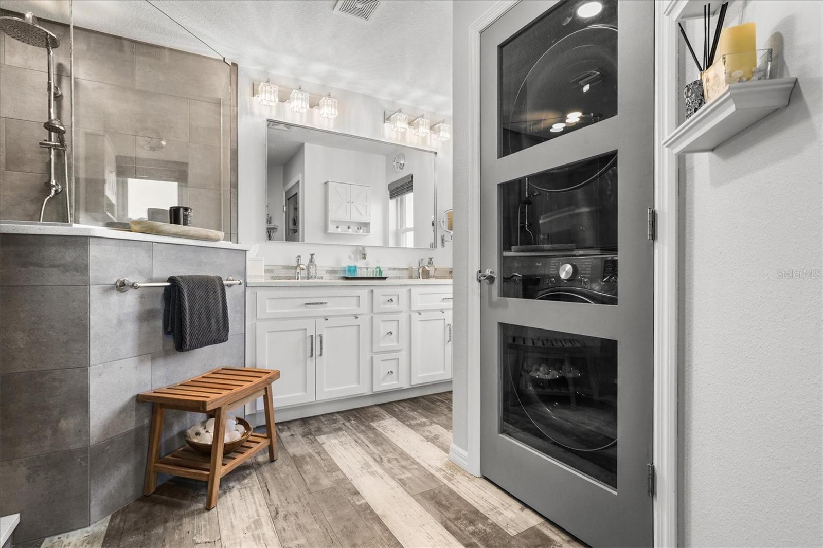 Listing photo id 35 for 3351 Poinsettia Drive