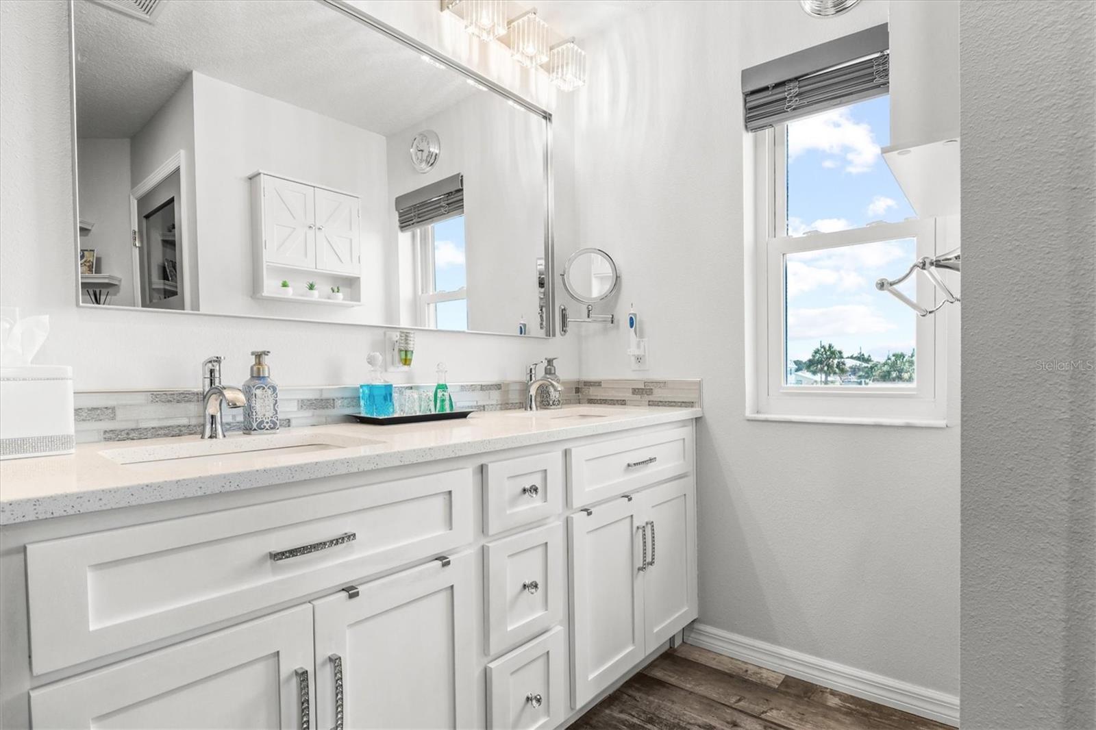 Listing photo id 36 for 3351 Poinsettia Drive