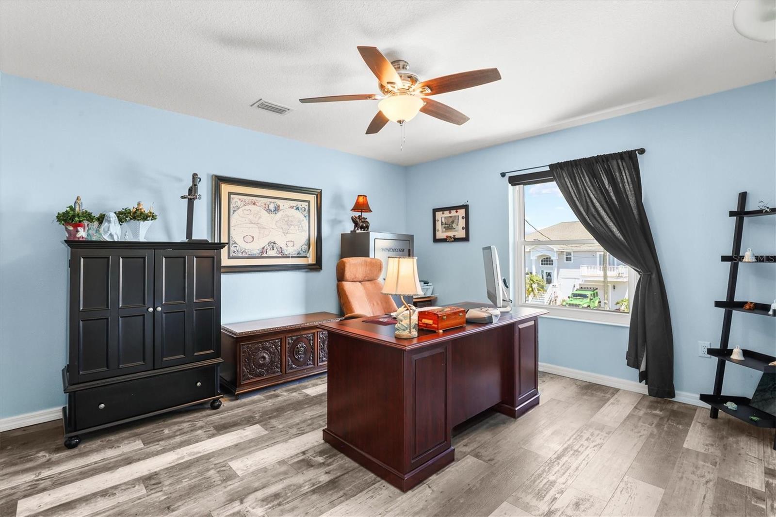 Listing photo id 38 for 3351 Poinsettia Drive