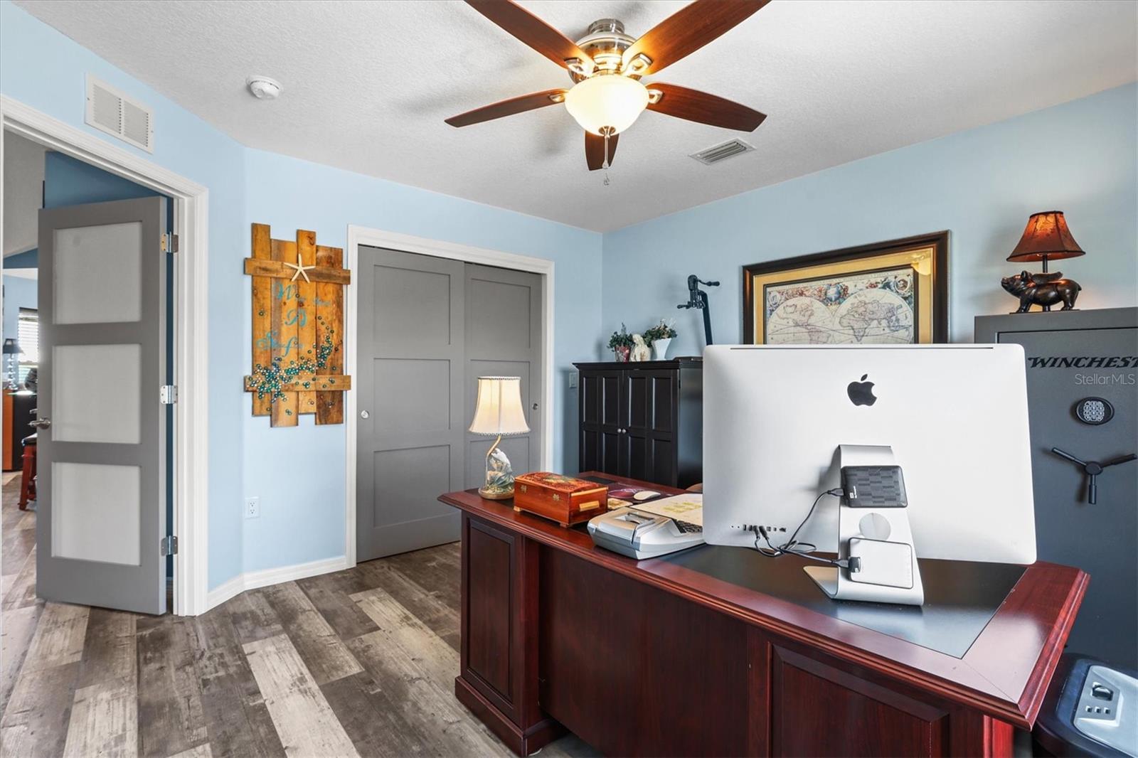 Listing photo id 39 for 3351 Poinsettia Drive