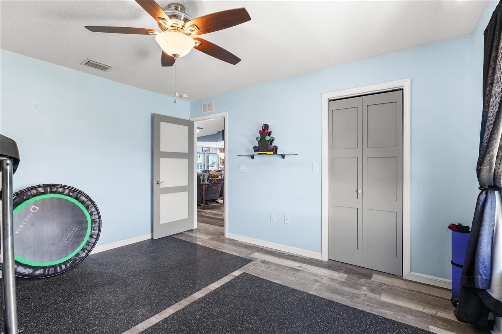 Listing photo id 42 for 3351 Poinsettia Drive