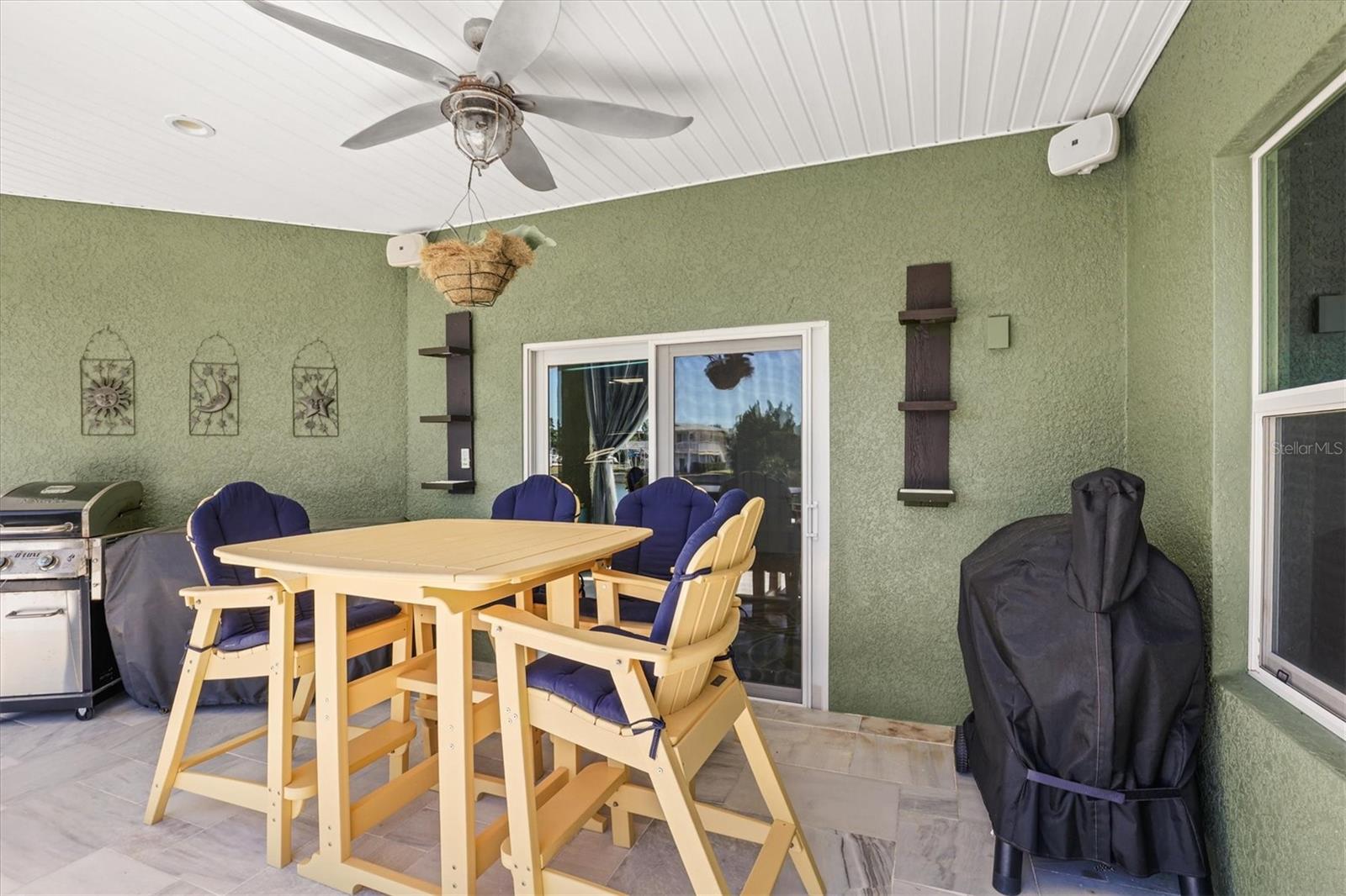 Listing photo id 43 for 3351 Poinsettia Drive