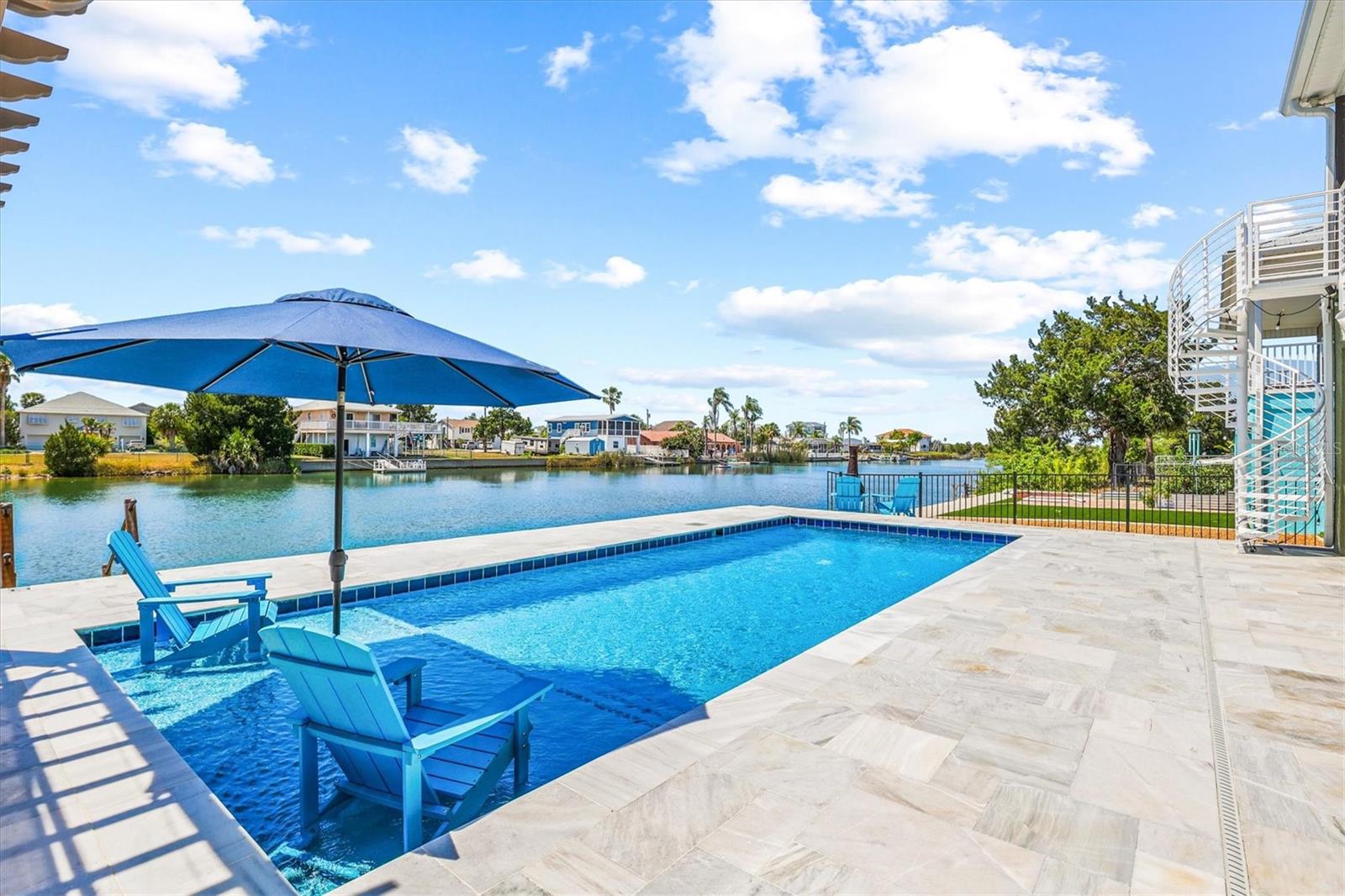 Listing photo id 5 for 3351 Poinsettia Drive