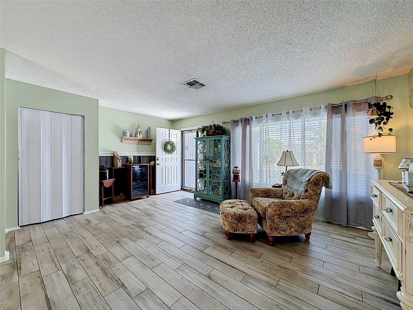 Image 12 of 66 For 7810 Vienna Lane