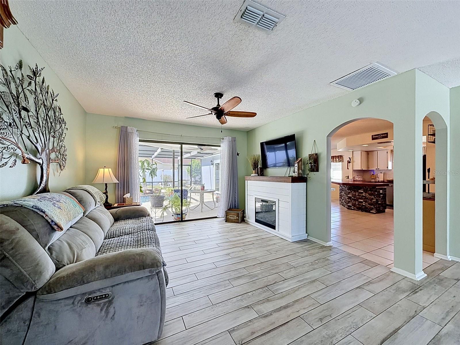 Image 15 of 66 For 7810 Vienna Lane