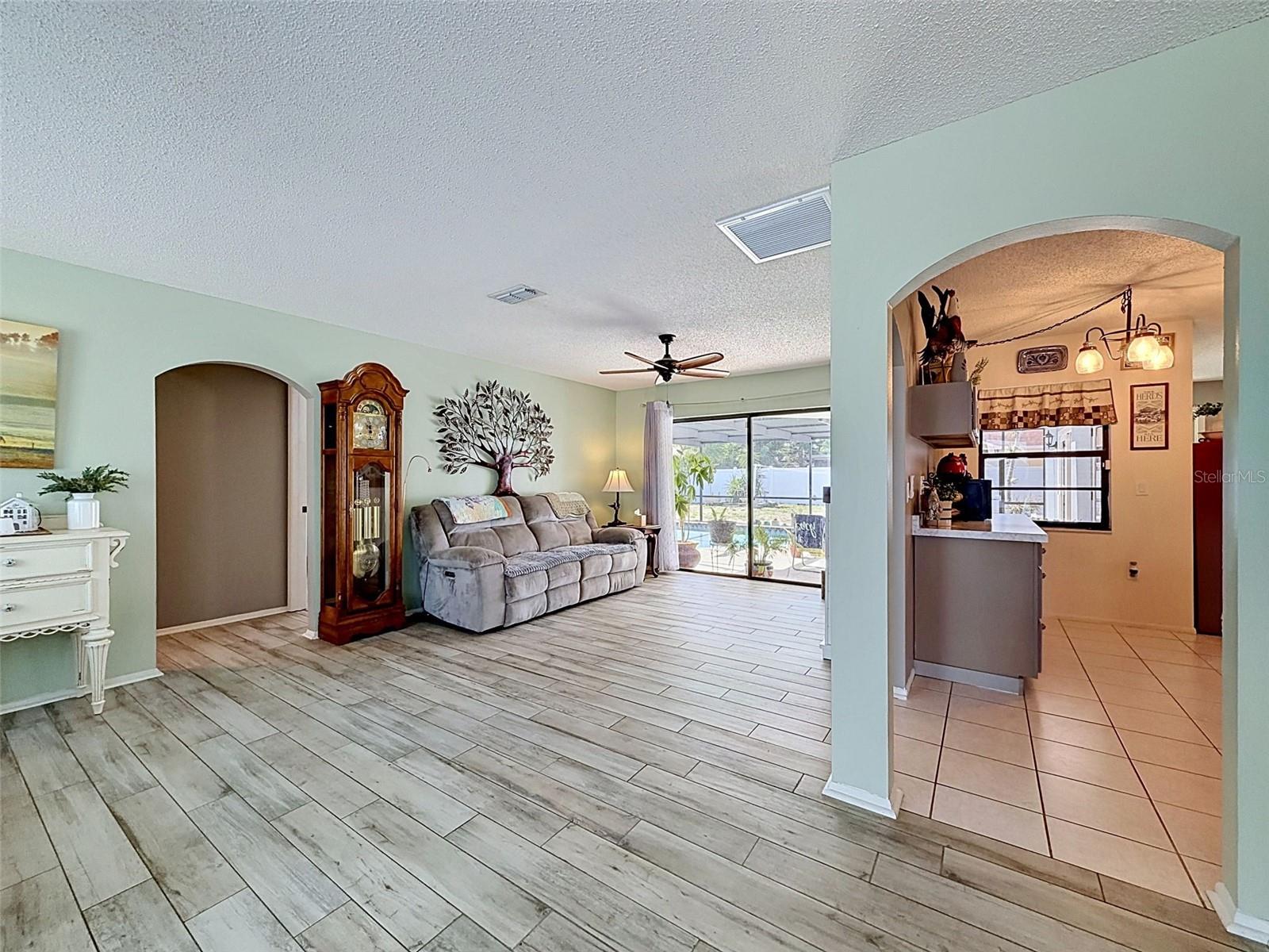 Image 16 of 66 For 7810 Vienna Lane