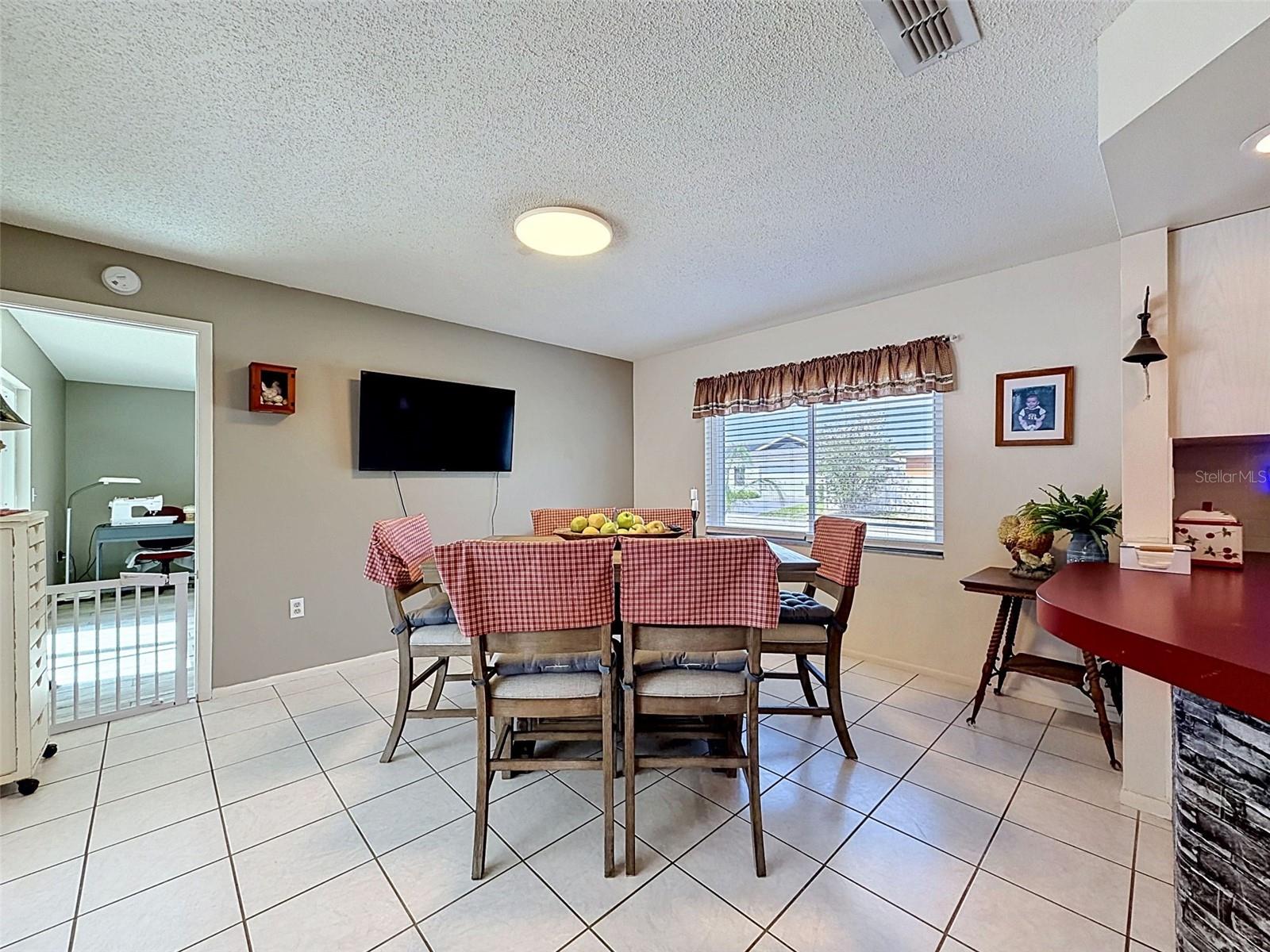 Image 19 of 66 For 7810 Vienna Lane