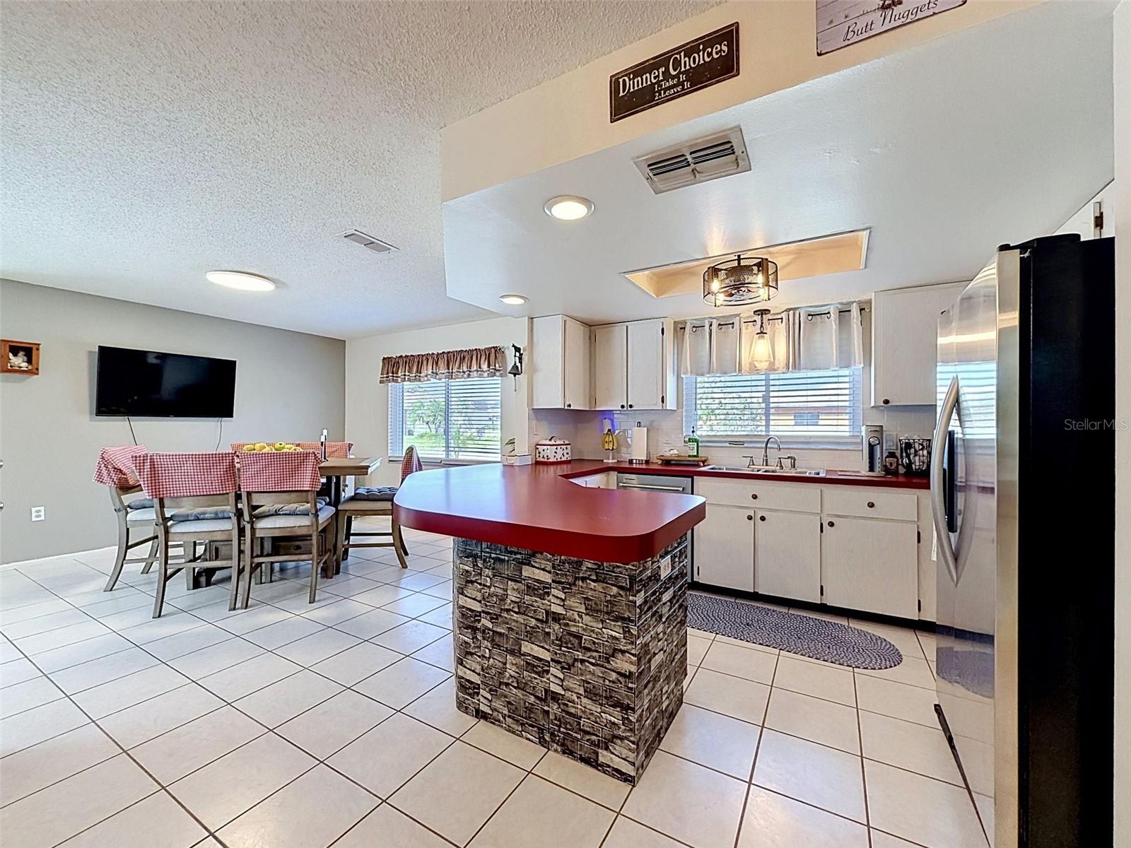 Image 21 of 66 For 7810 Vienna Lane