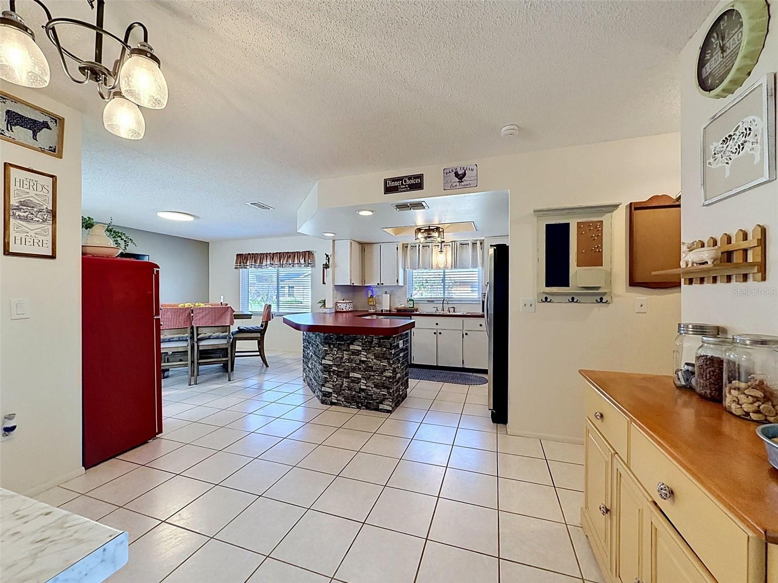 Image 27 of 66 For 7810 Vienna Lane