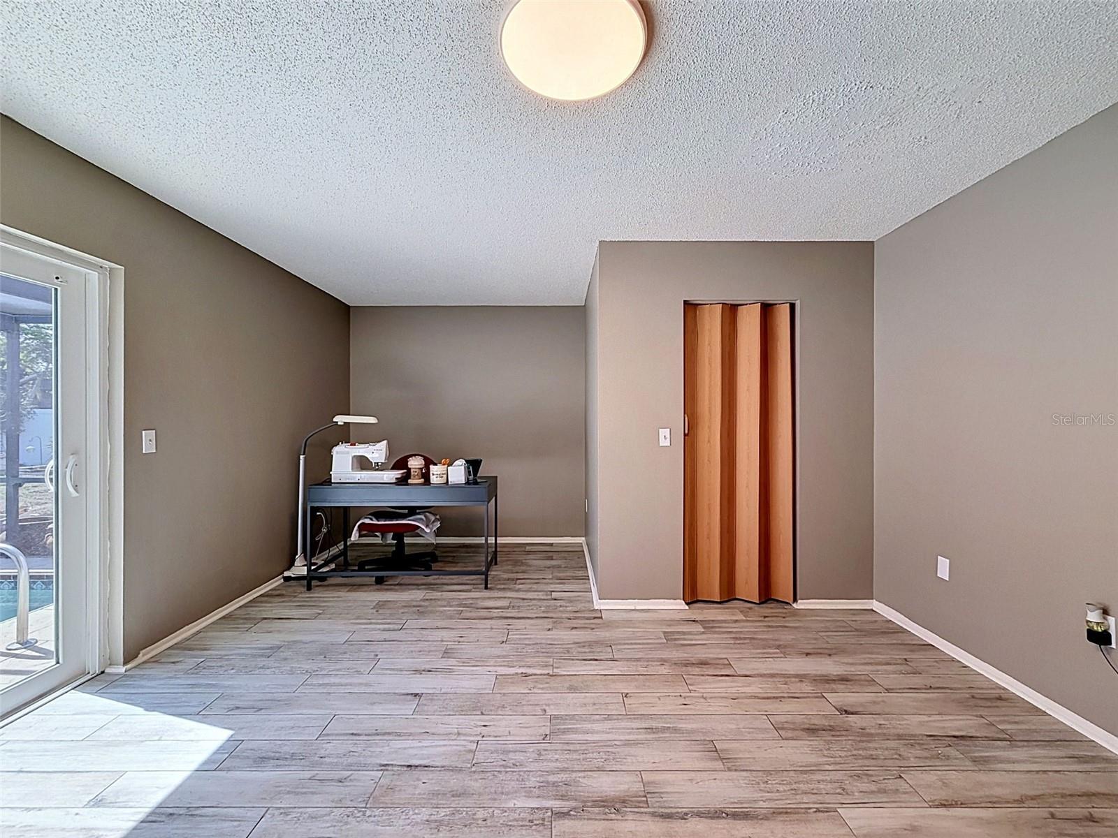 Image 33 of 66 For 7810 Vienna Lane
