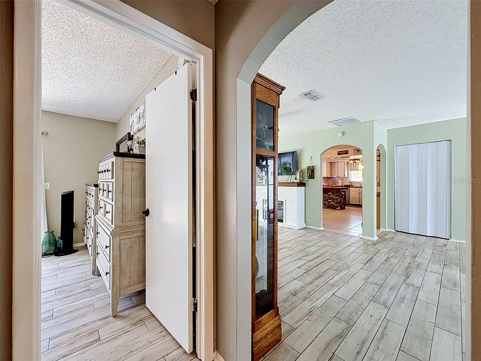 Image 36 of 66 For 7810 Vienna Lane