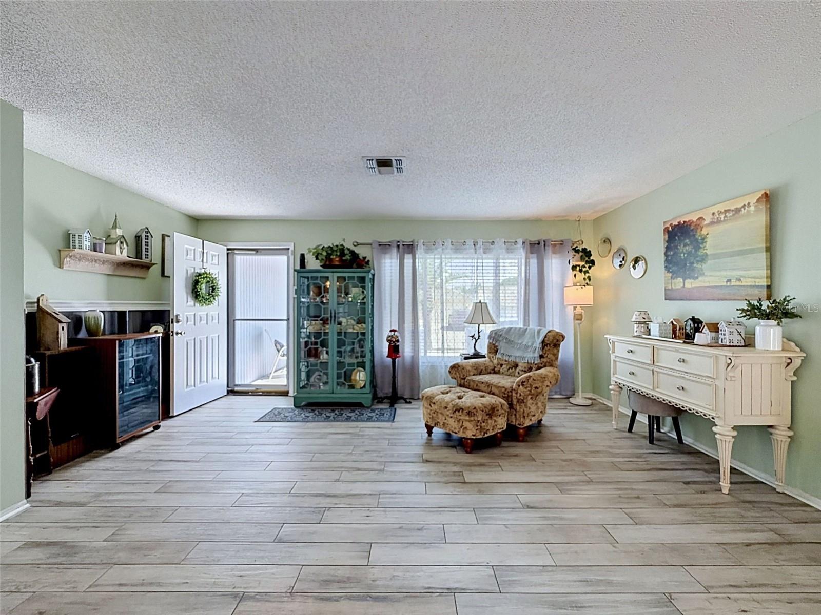 Image 7 of 66 For 7810 Vienna Lane