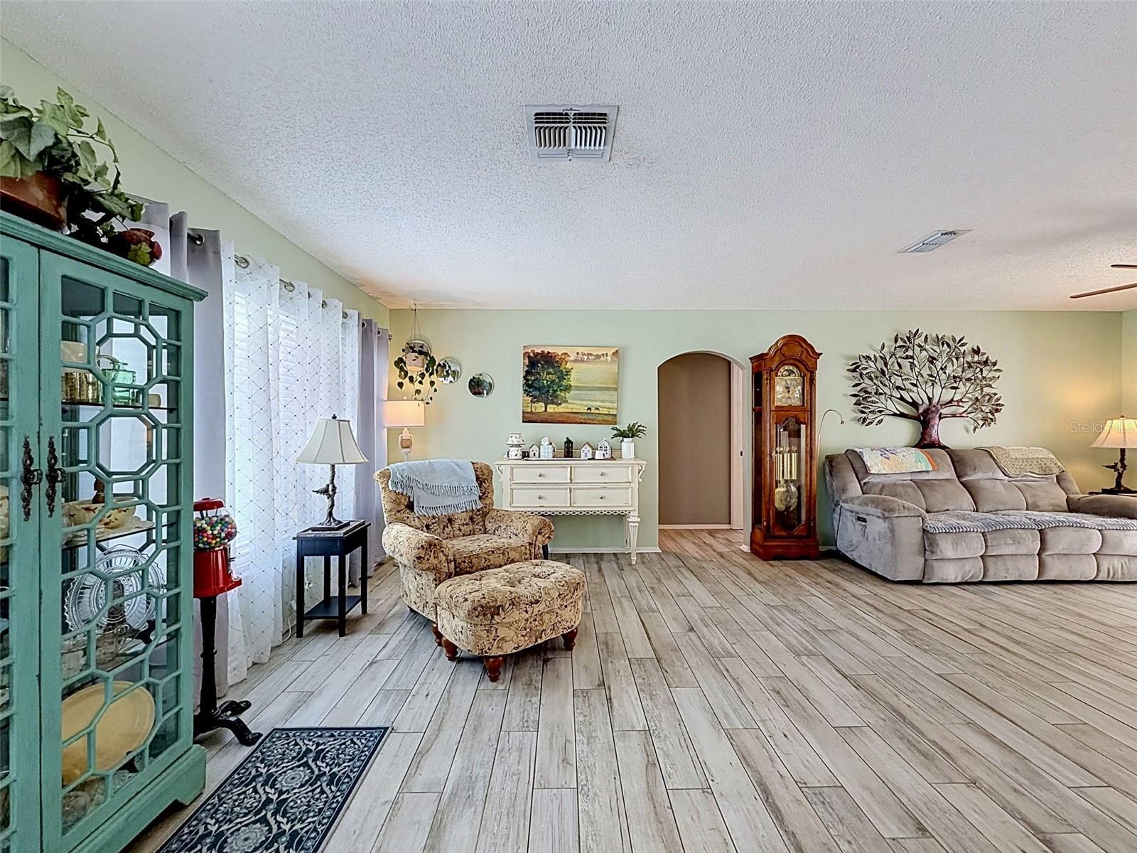 Image 9 of 66 For 7810 Vienna Lane