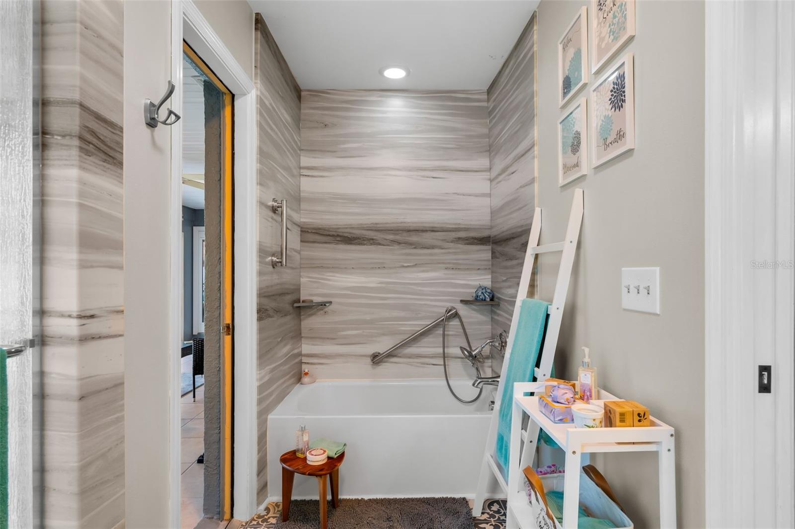 Image 25 of 54 For 10116 Landmark Drive