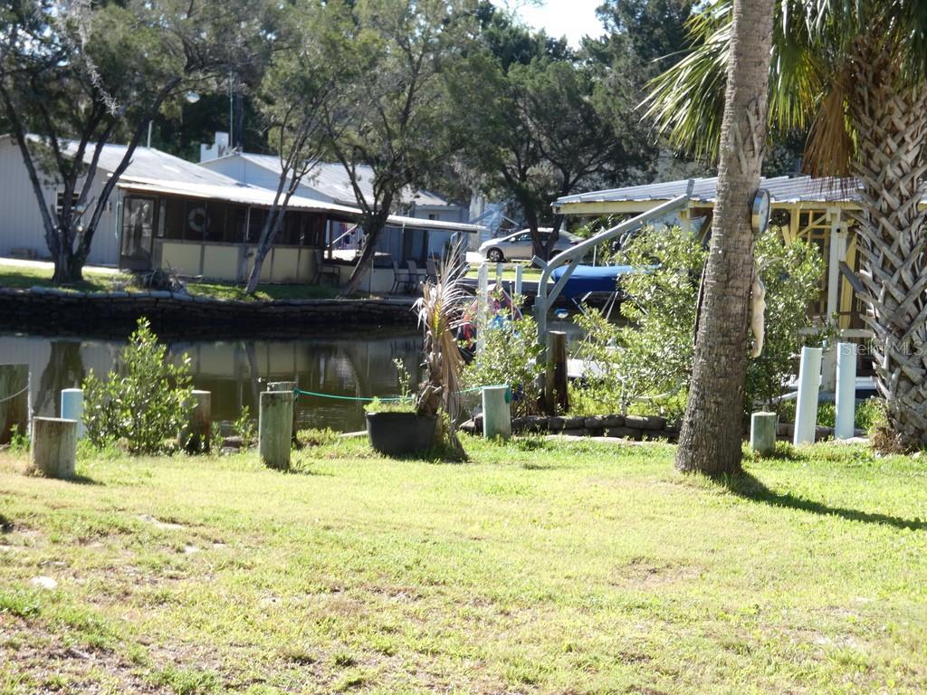 Listing photo id 12 for 2215 Hunt Point