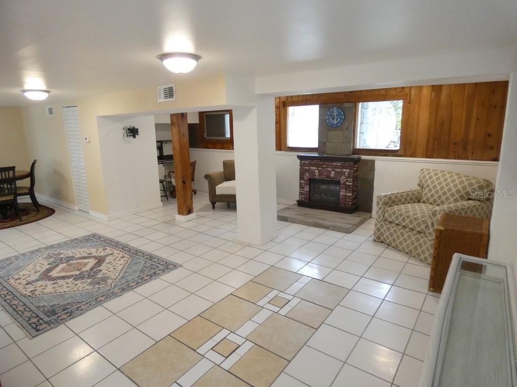 Listing photo id 14 for 2215 Hunt Point