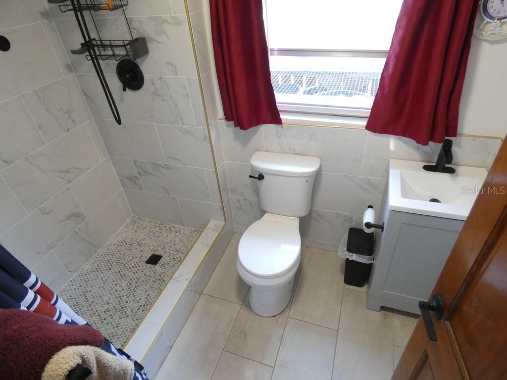 Listing photo id 16 for 2215 Hunt Point