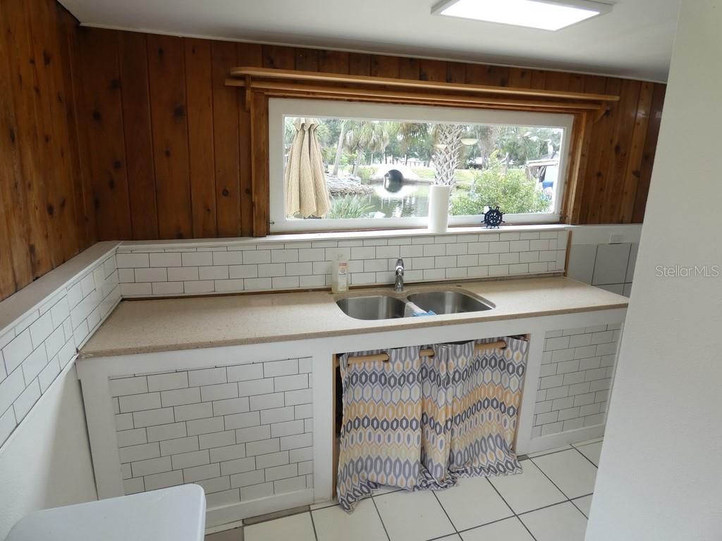 Listing photo id 17 for 2215 Hunt Point