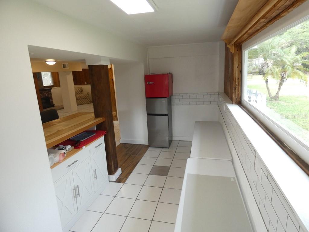 Listing photo id 18 for 2215 Hunt Point