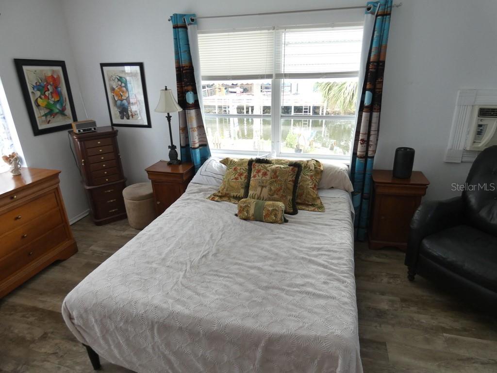 Listing photo id 30 for 2215 Hunt Point