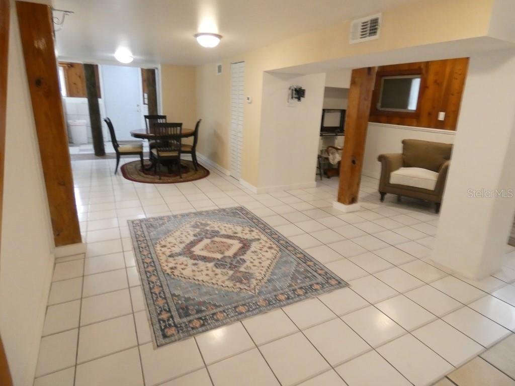 Listing photo id 5 for 2215 Hunt Point