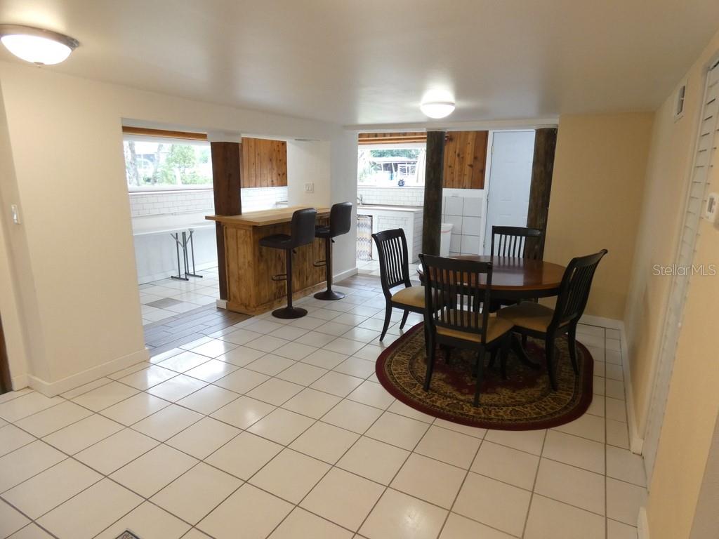 Listing photo id 6 for 2215 Hunt Point