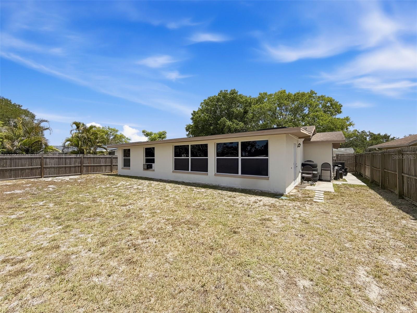 Image 24 of 33 For 10115 Oleander Drive