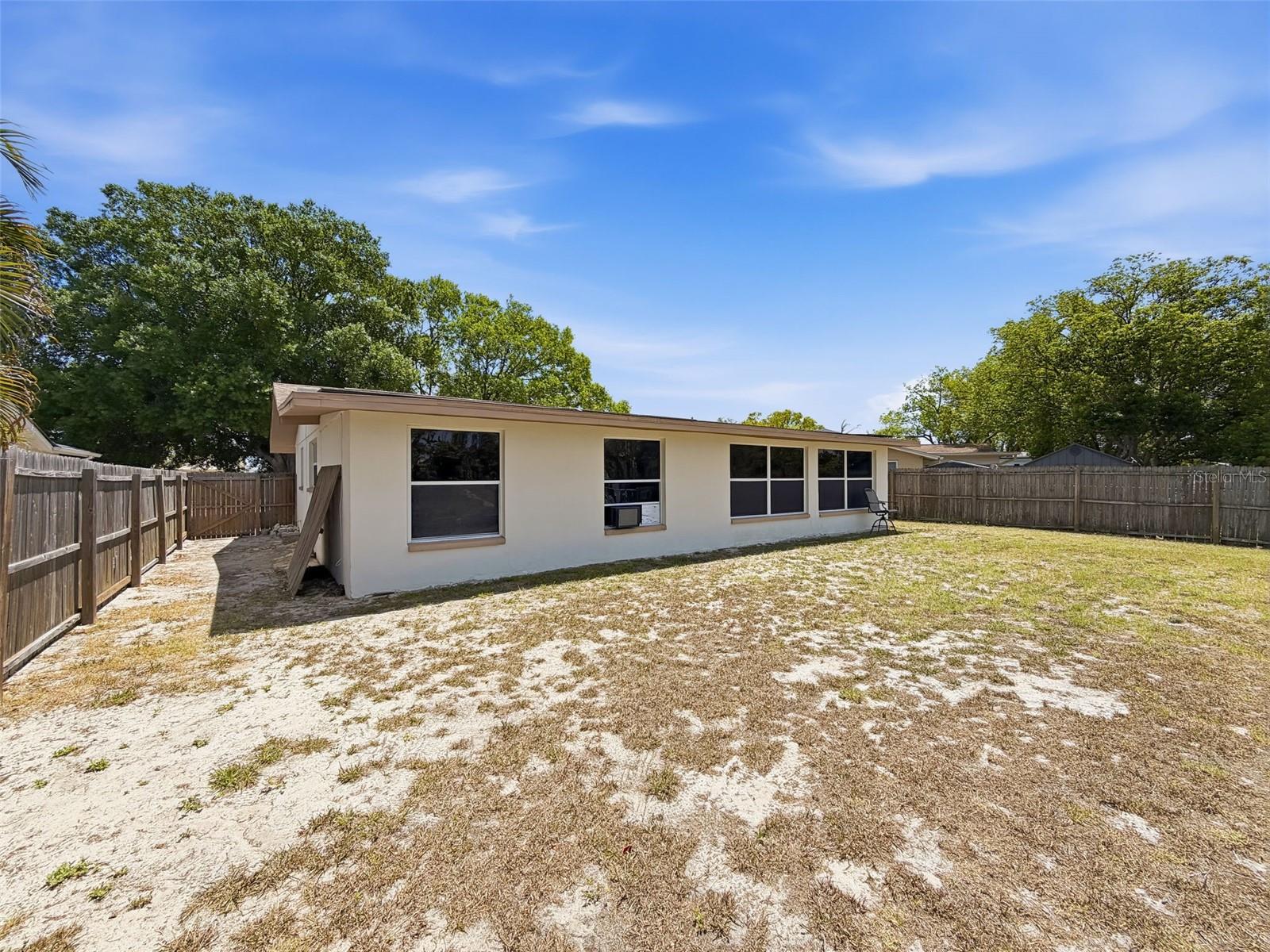 Image 26 of 33 For 10115 Oleander Drive