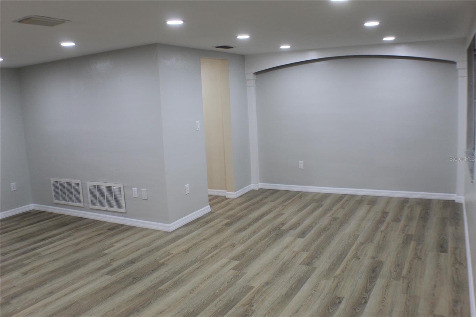 Image 3 of 9 For 3518 Moog Road