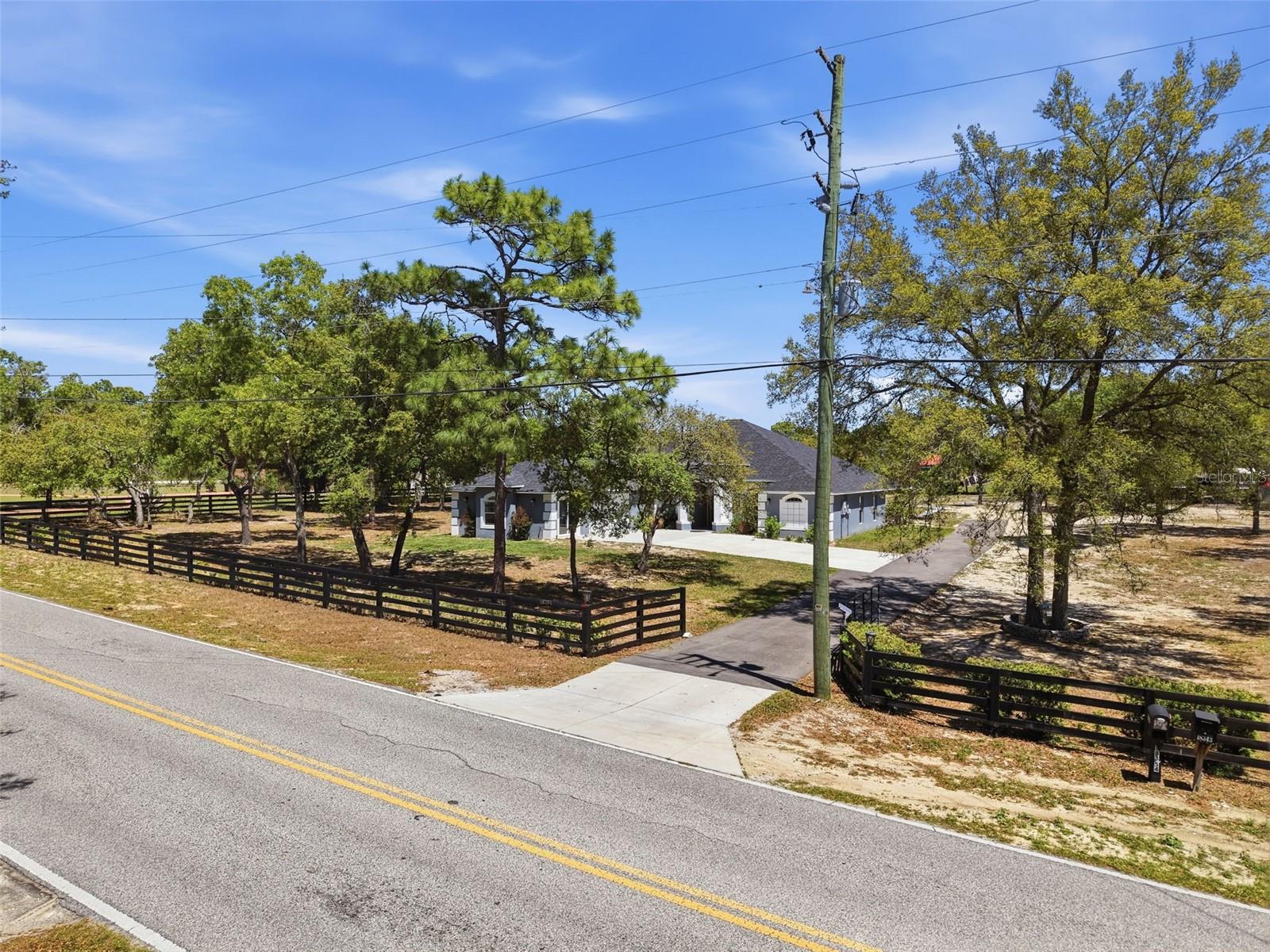 Image 4 of 99 For 18354 Monteverde Drive