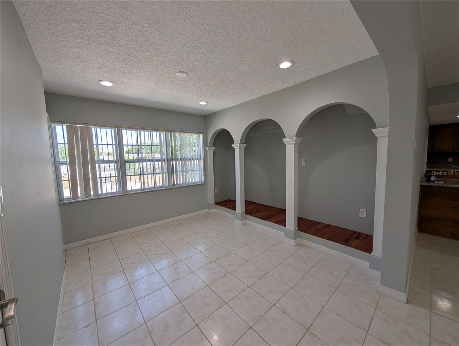 Image 13 of 30 For 6947 Bottle Brush Drive