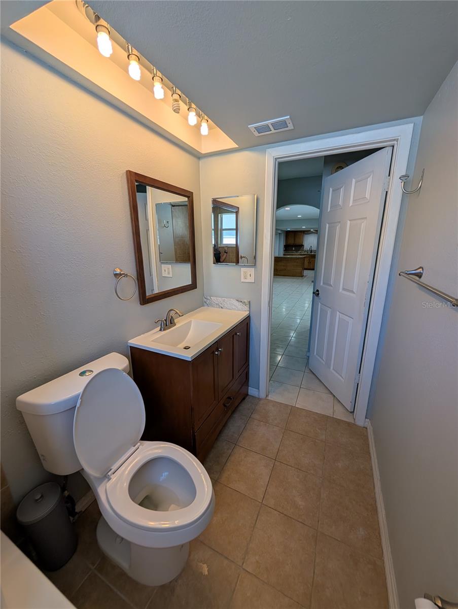 Image 21 of 30 For 6947 Bottle Brush Drive