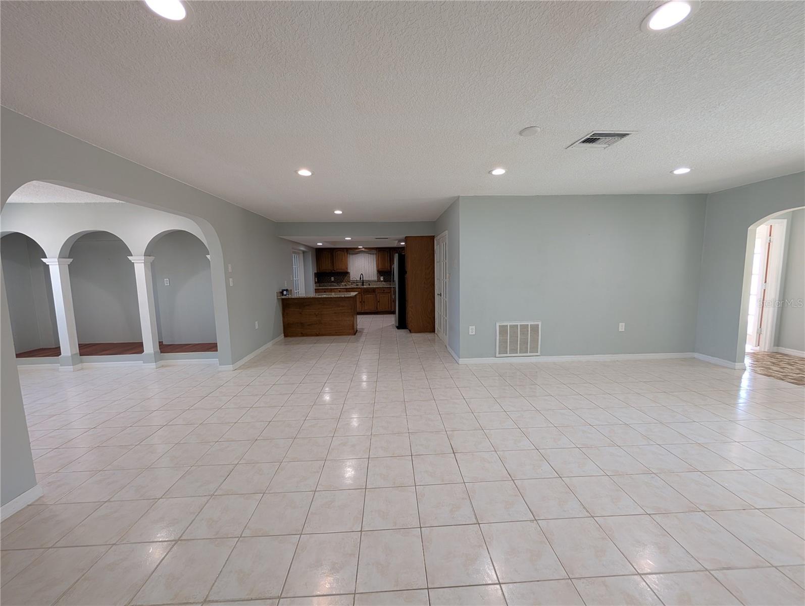 Image 26 of 30 For 6947 Bottle Brush Drive