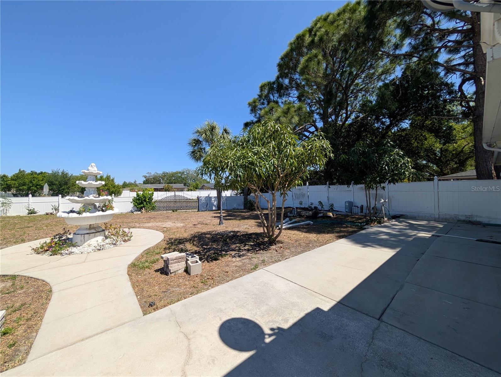 Image 27 of 30 For 6947 Bottle Brush Drive