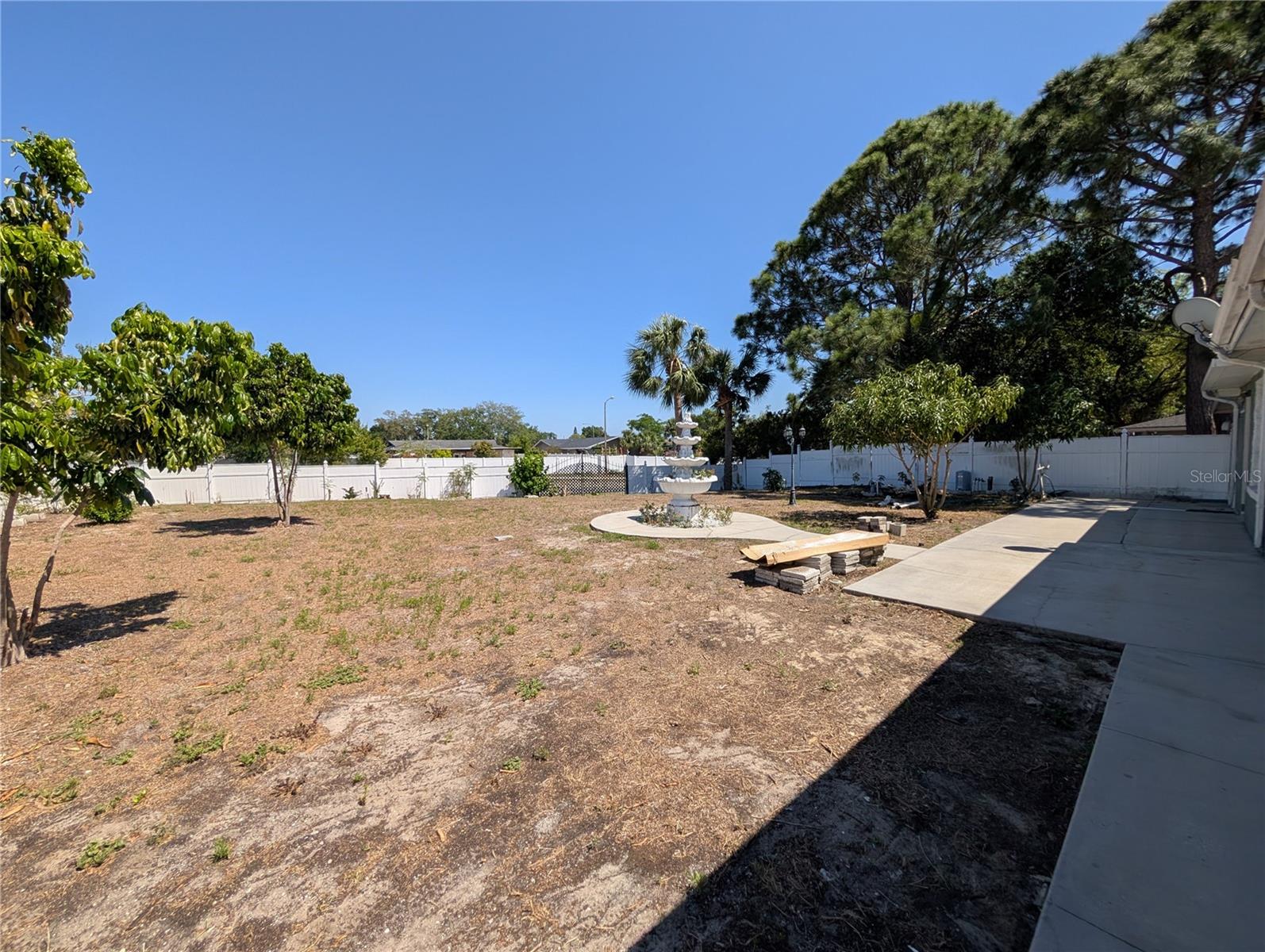 Image 28 of 30 For 6947 Bottle Brush Drive