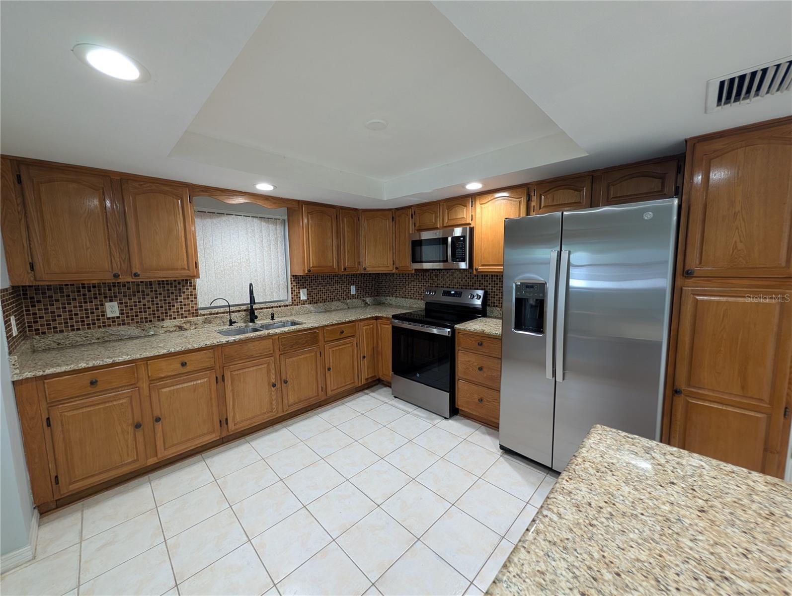 Image 6 of 30 For 6947 Bottle Brush Drive