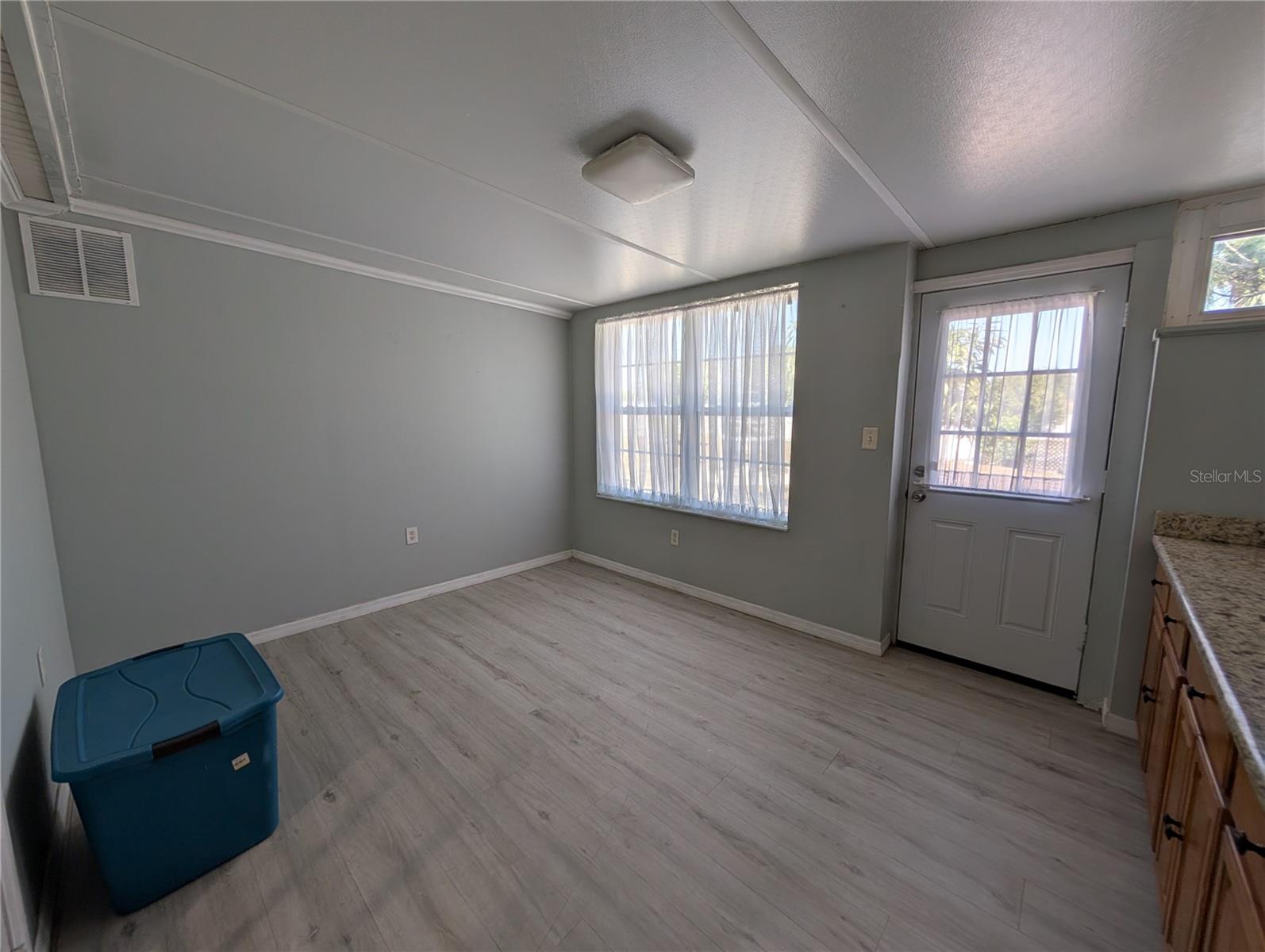 Image 8 of 30 For 6947 Bottle Brush Drive