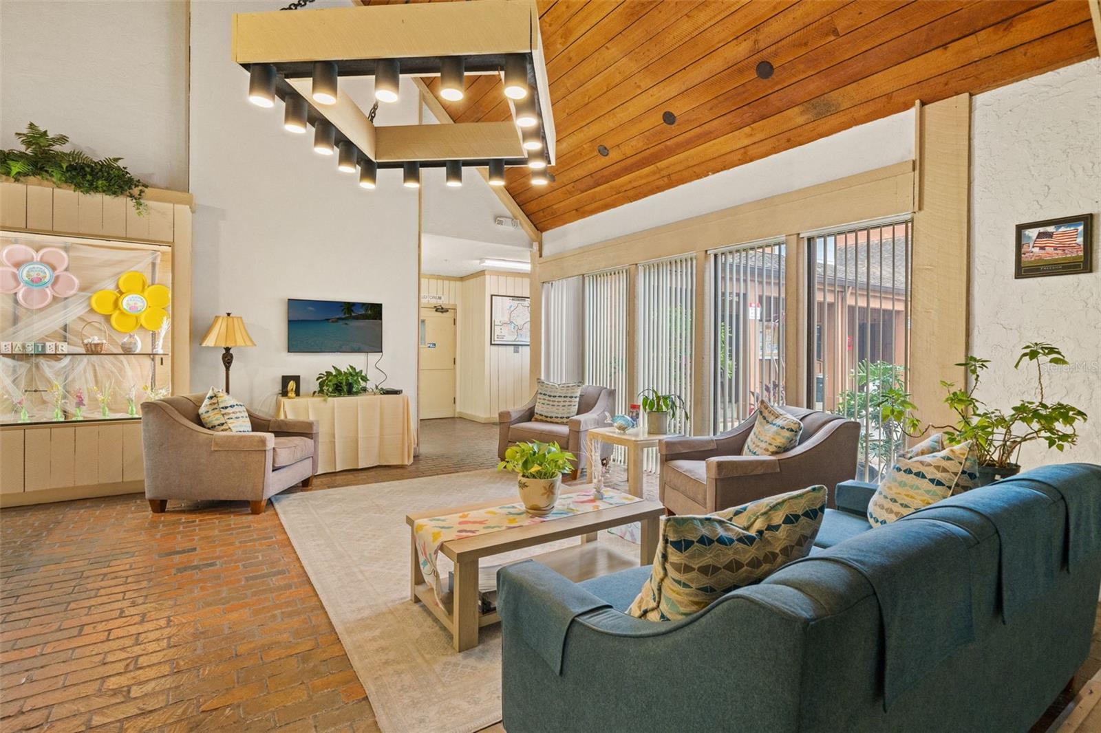 Image 31 of 57 For 7233 Greystone Drive