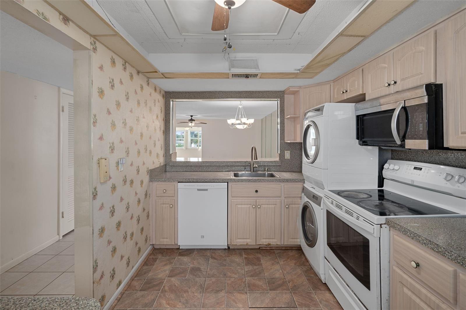 Image 21 of 45 For 4660 Marine Parkway 206