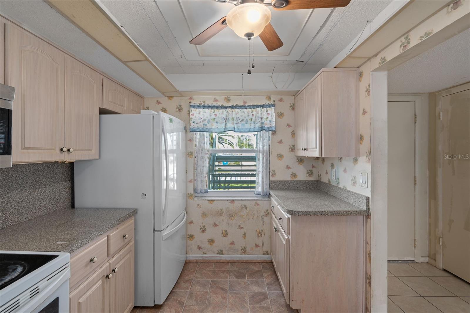 Image 22 of 45 For 4660 Marine Parkway 206
