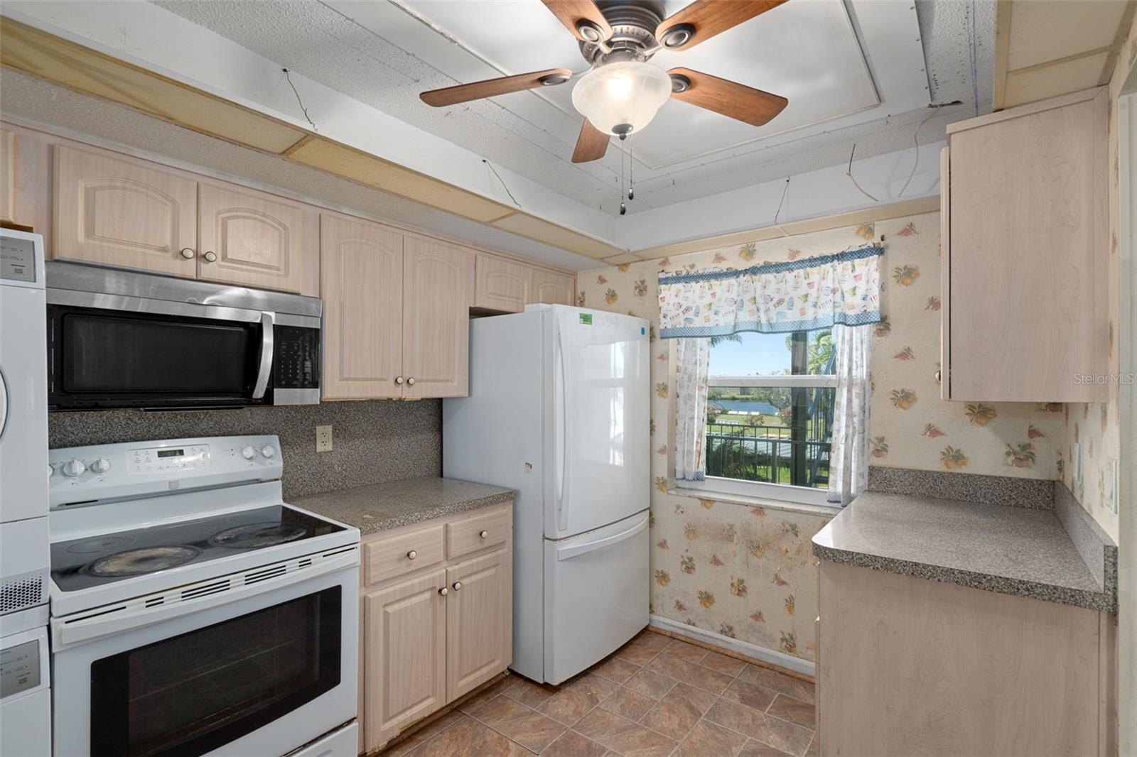 Image 23 of 45 For 4660 Marine Parkway 206