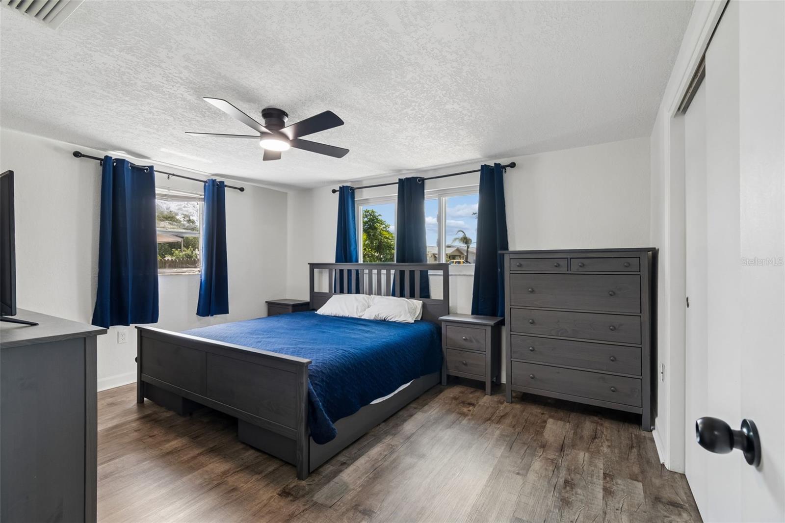 Image 12 of 23 For 5553 Violet Drive