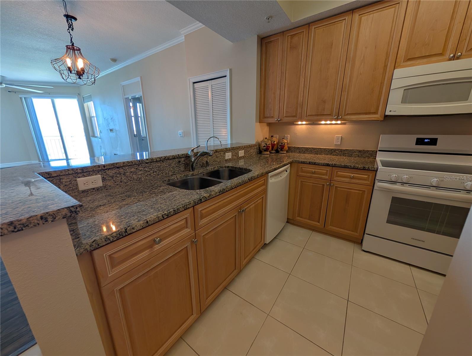 Image 8 of 38 For 4516 Seagull Drive 919