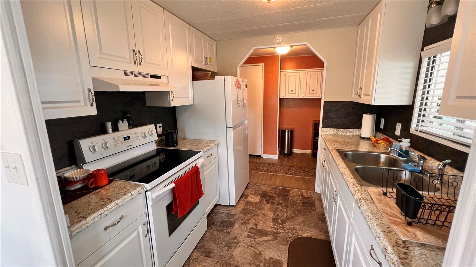 Image 14 of 35 For 9287 Highpoint Boulevard