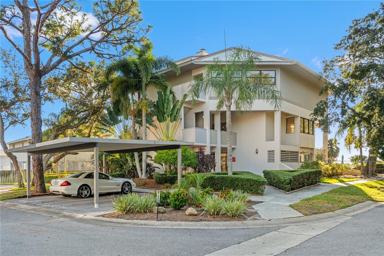 Image 4 of 67 For 300 Florida Avenue 600f