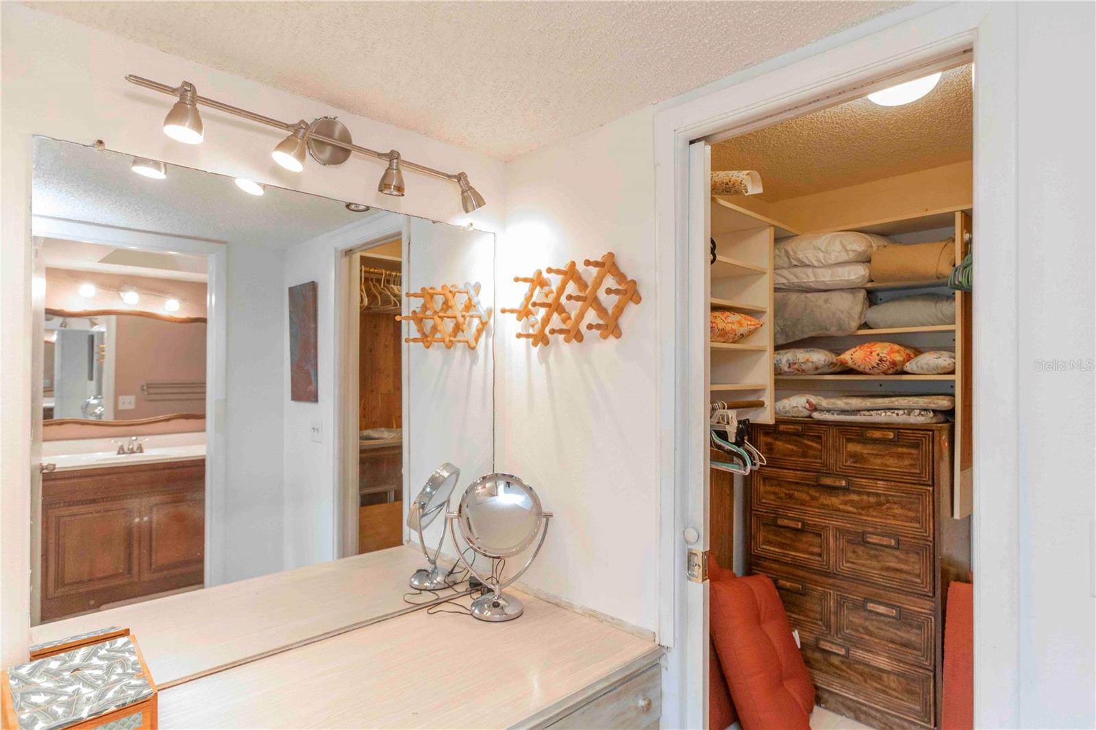 Image 14 of 61 For 9639 Greenskeeper Drive 9639
