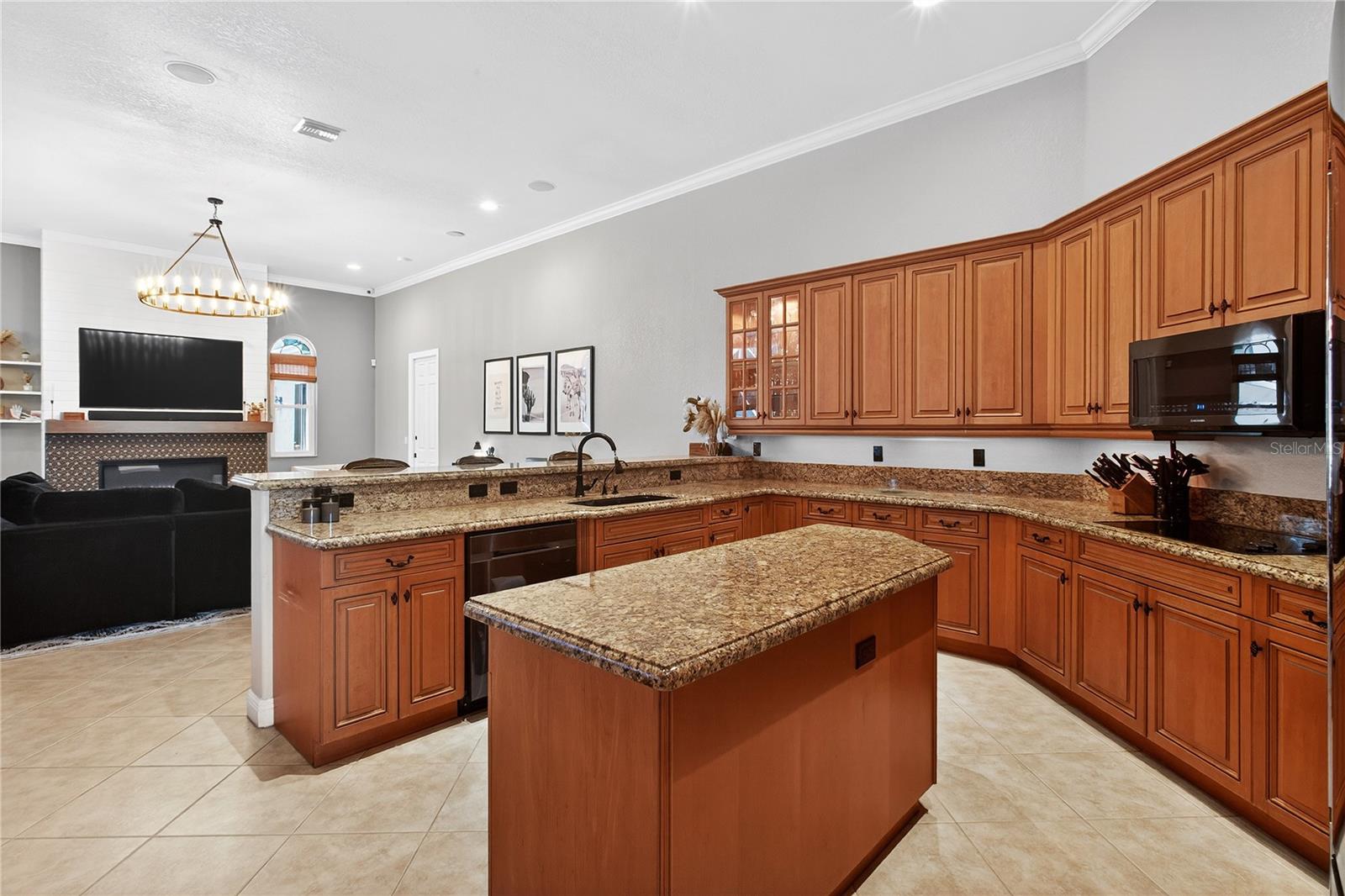 Listing photo id 8 for 5884 79th Way